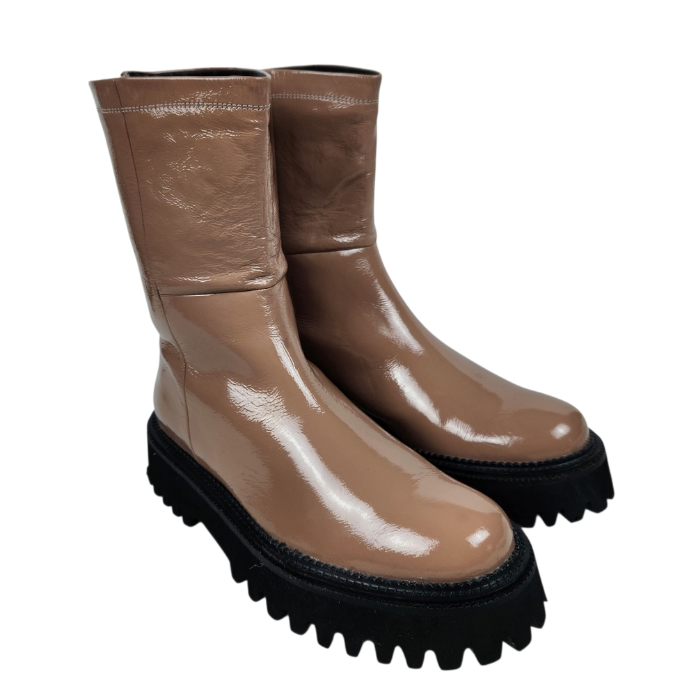 Seychelles Last Chance Tan Patent Leather Lug Platform Ankle Boots Womens Size 9